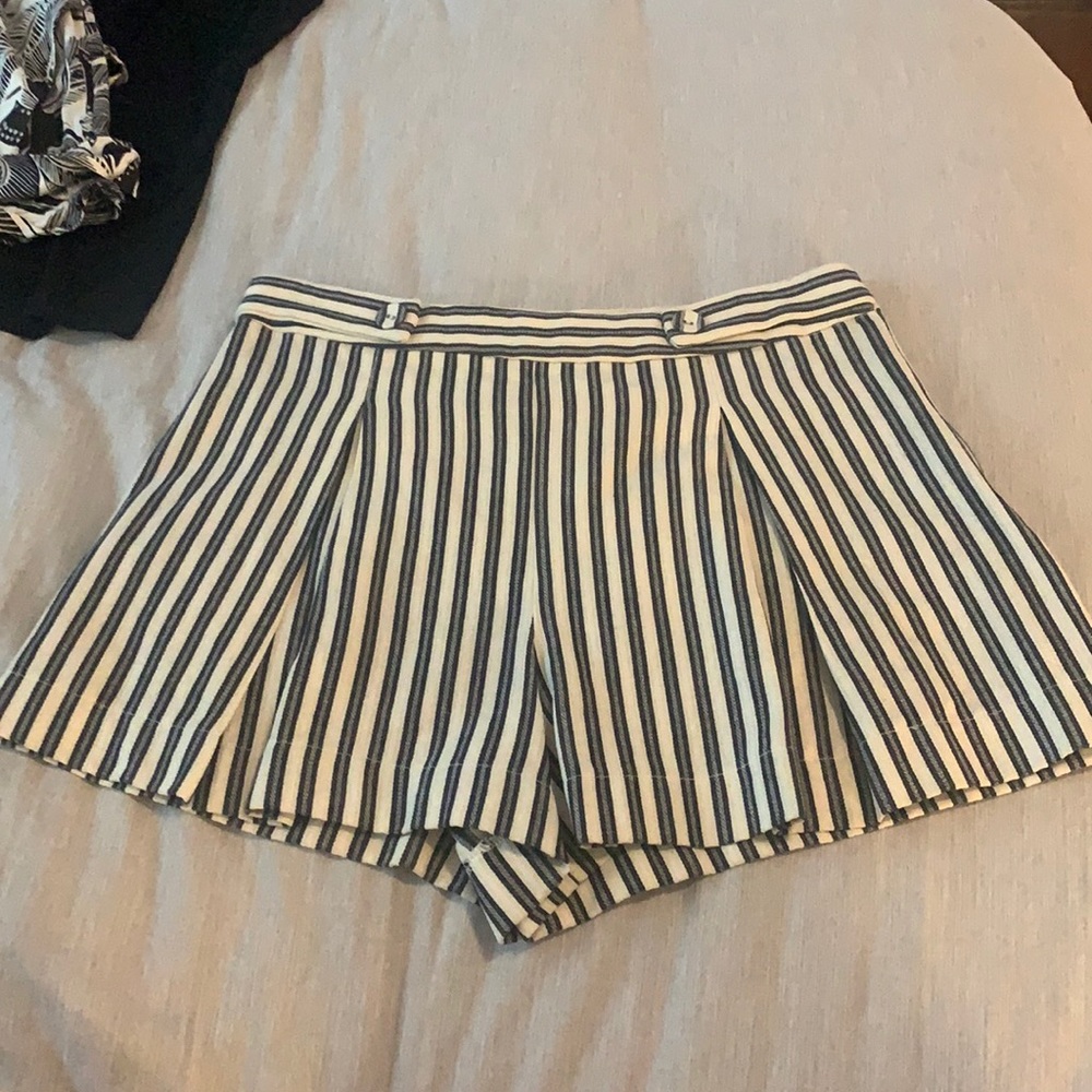 Moon river striped short